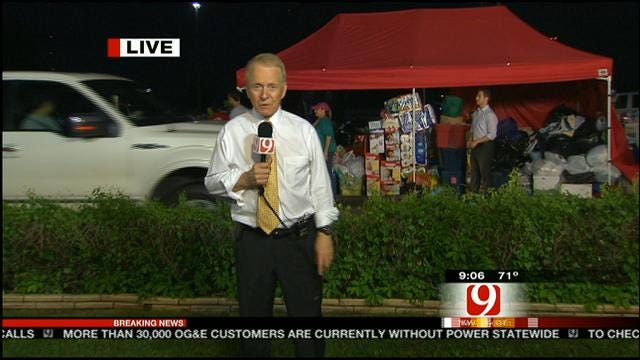 Oklahomans Lining Up At News 9 Studio To Donate To Tornado Victims