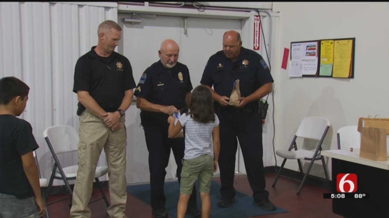 Kids Show Appreciation To Tulsa Police Officers