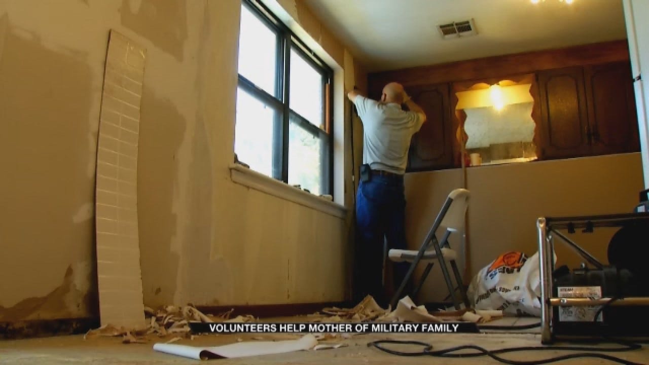 Volunteers Renovate Military Mothers Home