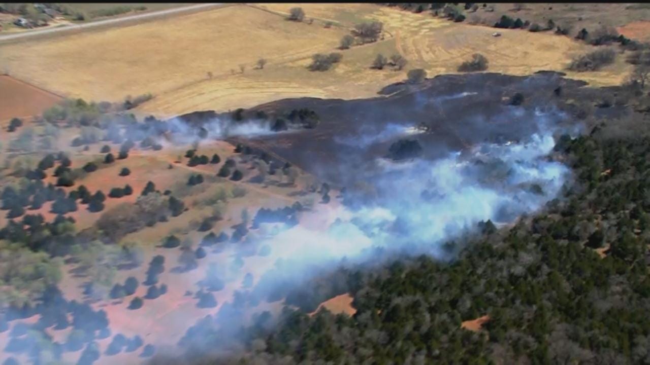 WEB EXTRA: Bob Mills SkyNews 9 Flies Over Caddo County Wildfire