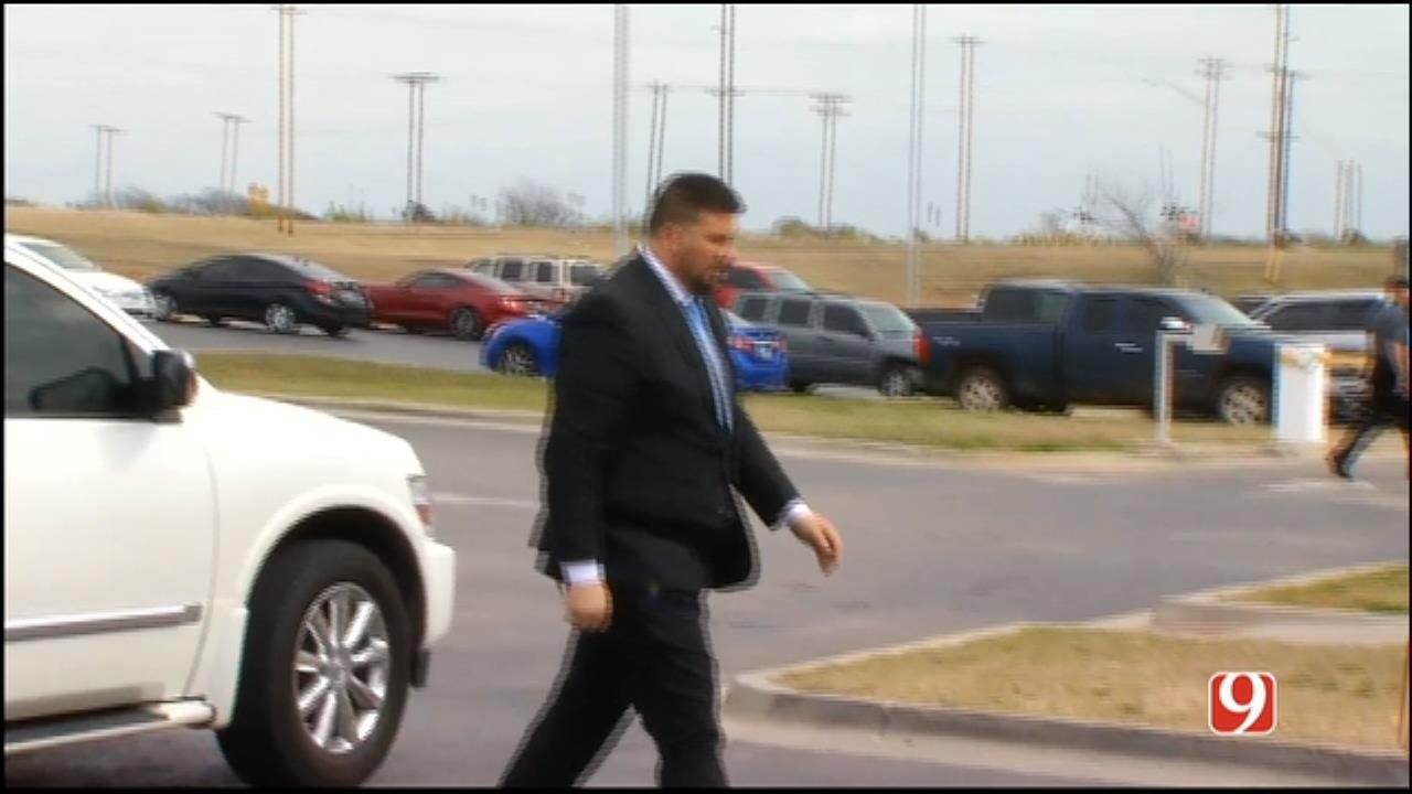 WEB EXTRA: Sen. Shortey Turns Himself In At The Cleveland County Jail
