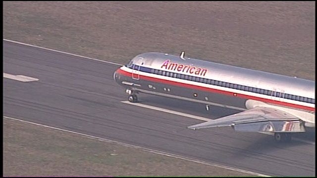 WEB EXTRA: American Airlines MD-80 Lands At Jones Riverside Airport