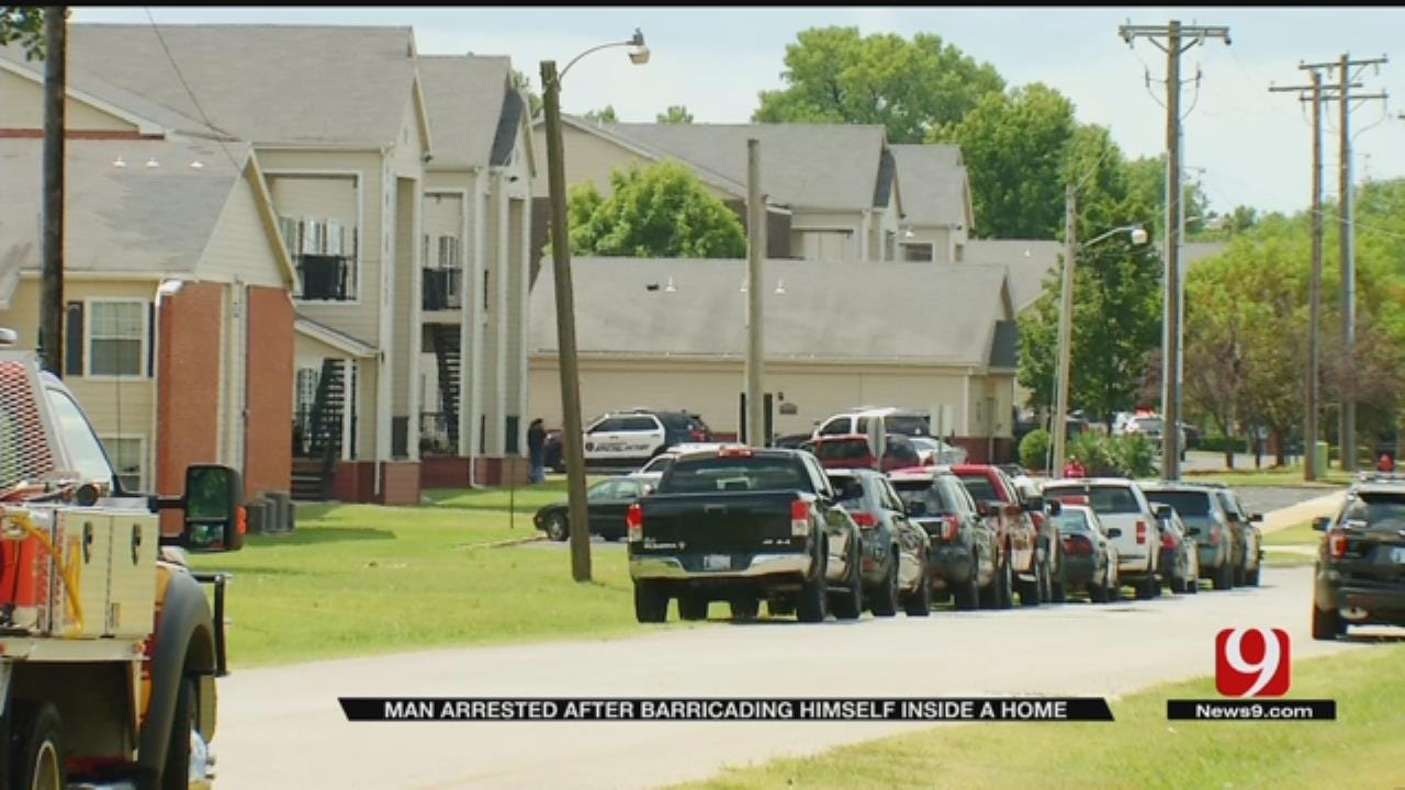 Standoff Ends Peacefully At Norman Apartment Complex