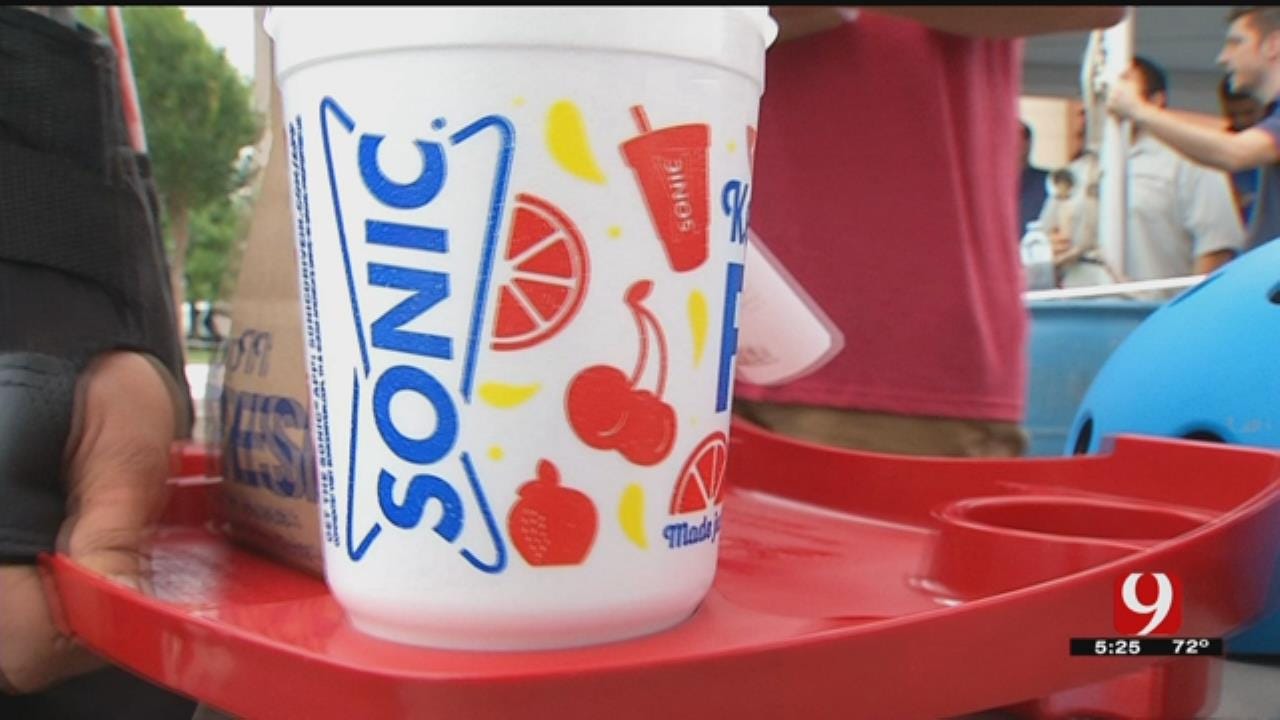 Top 5 Carhops Compete In Sonic Skate-Off