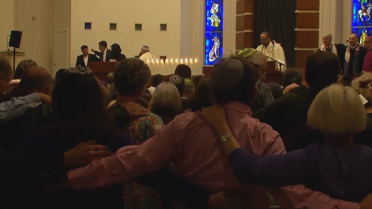 Tulsa Synagogue Hosts Memorial Service For Pittsburgh Victims