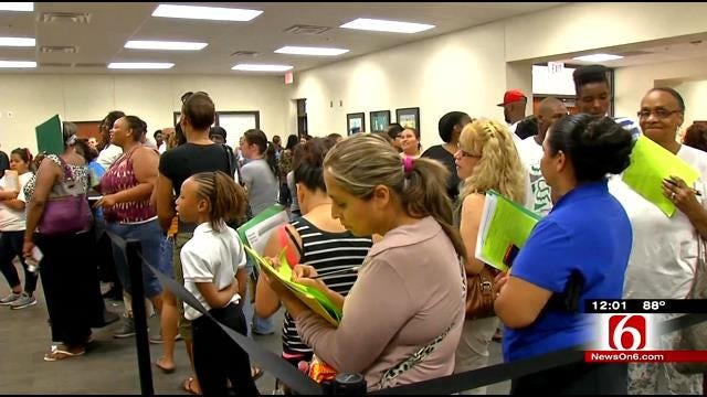 TPS Surprised By Lines of 1,000-Plus Parents On First Day Of School