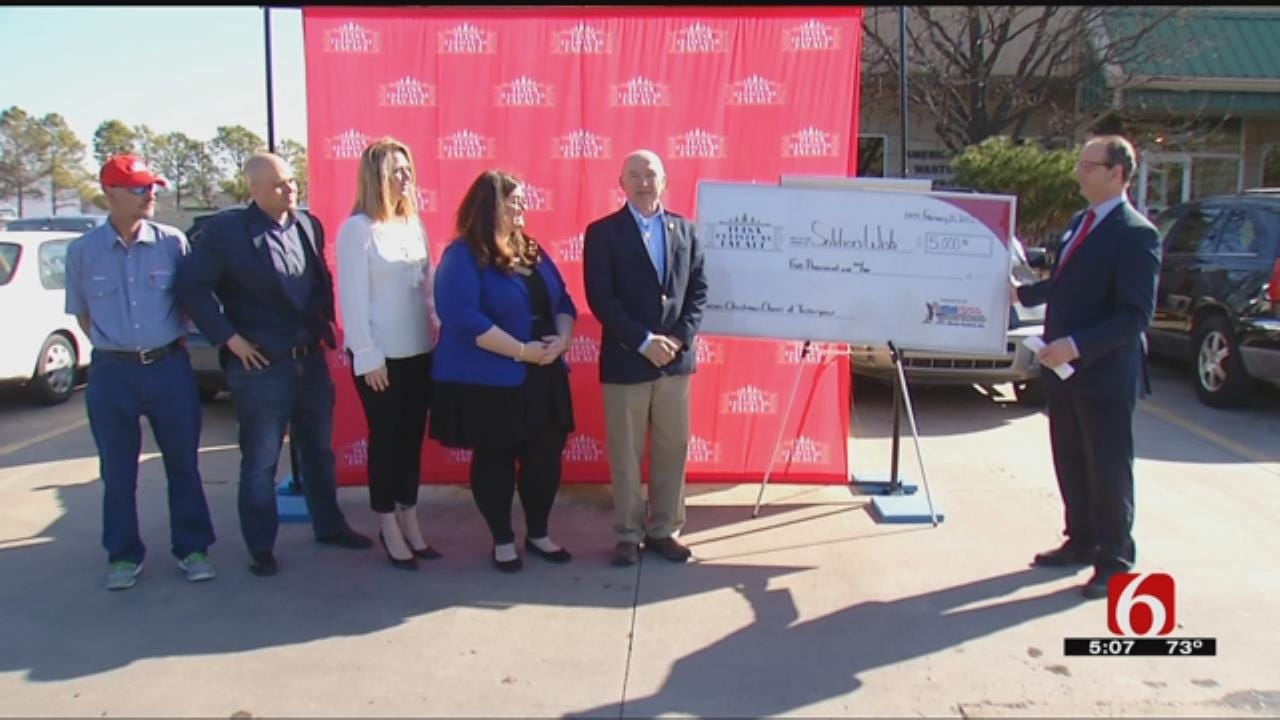 Tulsa Christmas Parade Committee Donates $5K To Soldier’s Wish