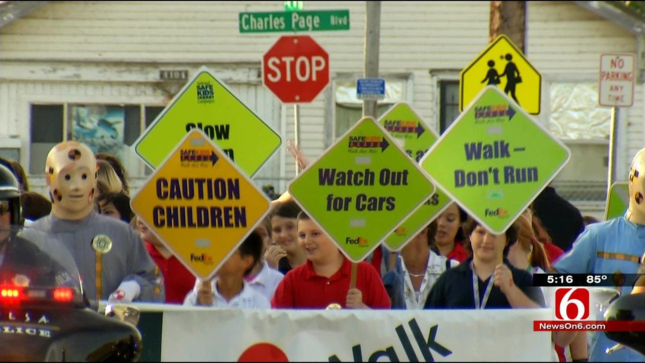 Tulsa Volunteers Stress Safety On Walk Or Bike To School Day