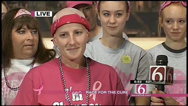 Reasor's Presents Breast Cancer Sufferer With Gift Card