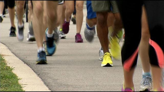 Tulsa Runners Hold Impromptu Tribute For Victims Of Boston Bombing