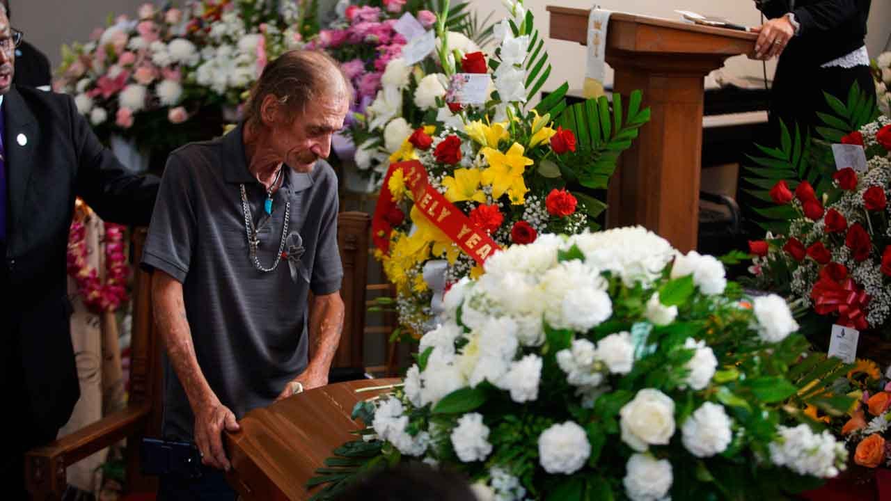 El Paso Victim's Husband Given New SUV To Replace Vehicle Stolen After Funeral