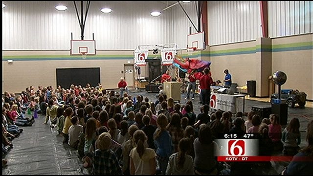 Trav's Wild Weather Camp Visits Mounds Elementary