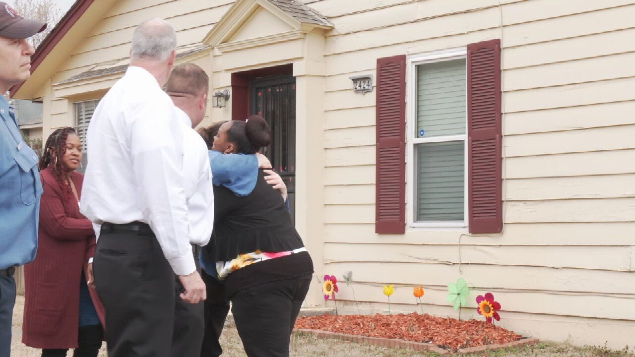 Homeowner Meets ADT Dispatcher Who Helped Save Her From Fire
