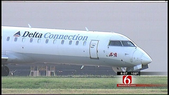Crews Get Delta Connection Jet Back On The Runway At Tulsa International Airport