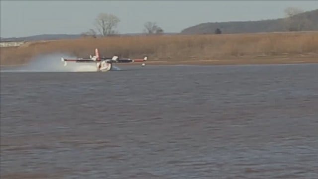 Tanker Scoops Water From Arkansas River To Fight Cleveland Fire