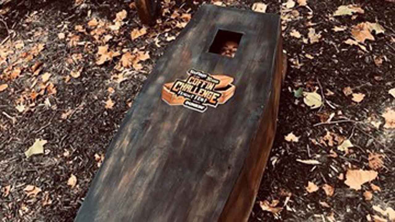 Stay In A Coffin For 30 Hours? Fright Fest Coffin Challenge At Frontier City