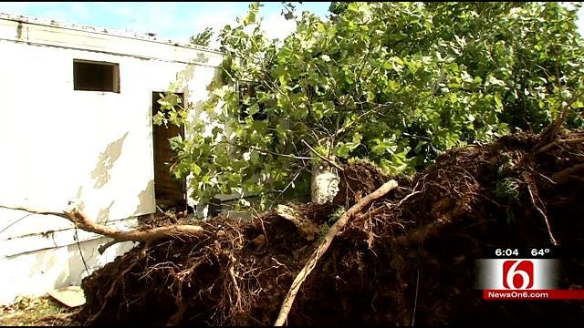 Tahlequah Residents Cleaning Up Debris From Straight Line Wind Damage