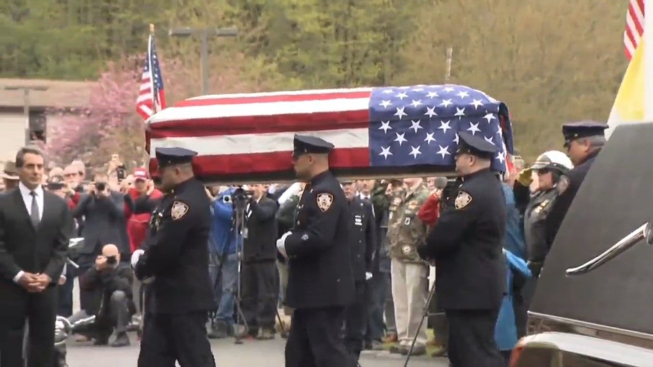 Hundreds Attend The Funeral Of WWII Vet Without Family