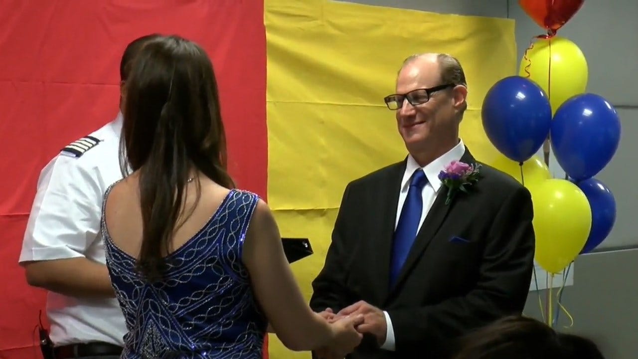 Couple Gets Married In The Middle Of Baggage Claim At Ohio Airport