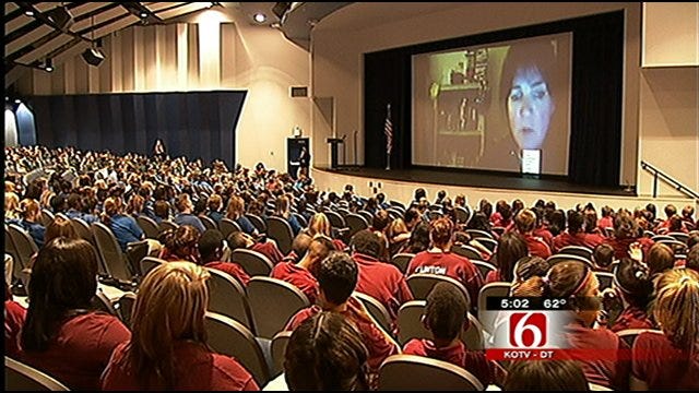 Technology Connects Tulsa Students With Oklahoma Nurse In Afghanistan