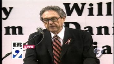 2001: Eddie Sutton Remembers The Ten During Memorial Service