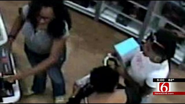Police Believe 'Screaming' Thieves Targeting Tulsa Hills Stores