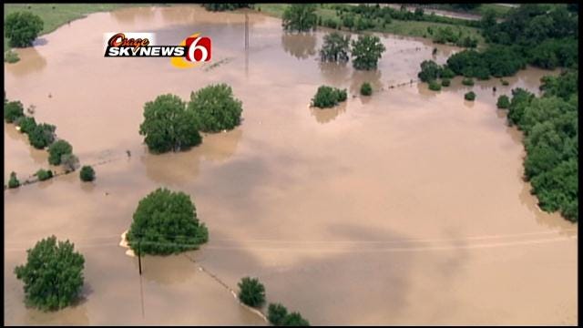 Okmulgee County Residents Flee Rising Floodwaters