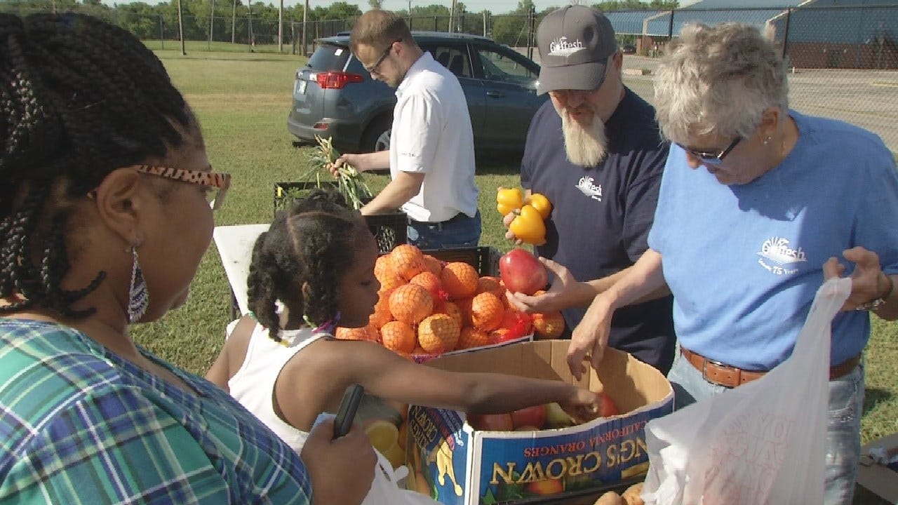 Food On The Move Gives Out Groceries With Tulsa Dream Center