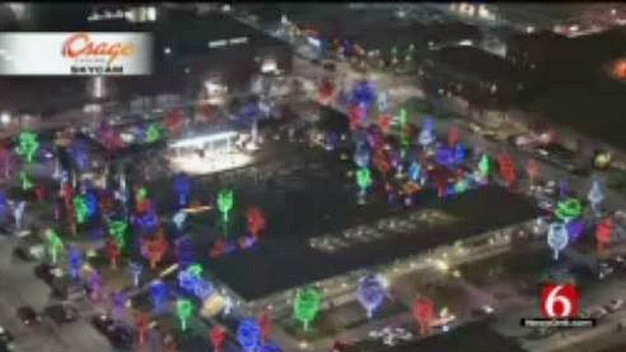 Downtown Tulsa Celebrates Holiday Season With 'Glow On The Green'