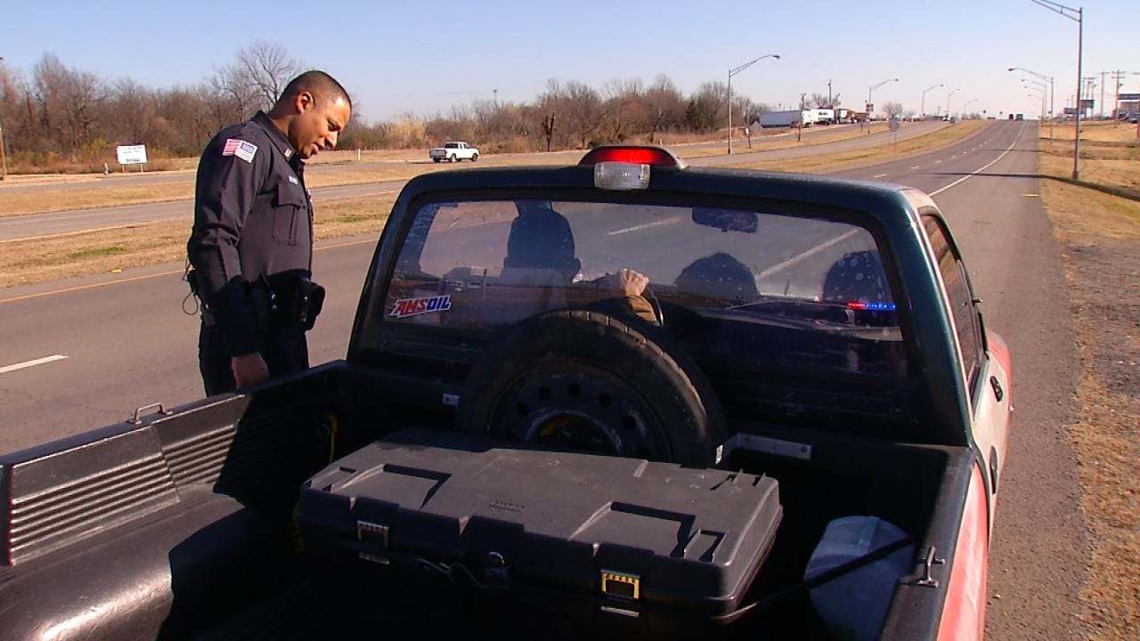 Muskogee Police Give Gifts, Not Tickets
