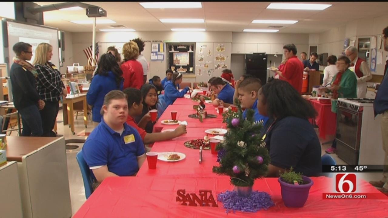 Memorial High School, Food Bank Team Up To Help Kids Learn, Give Back