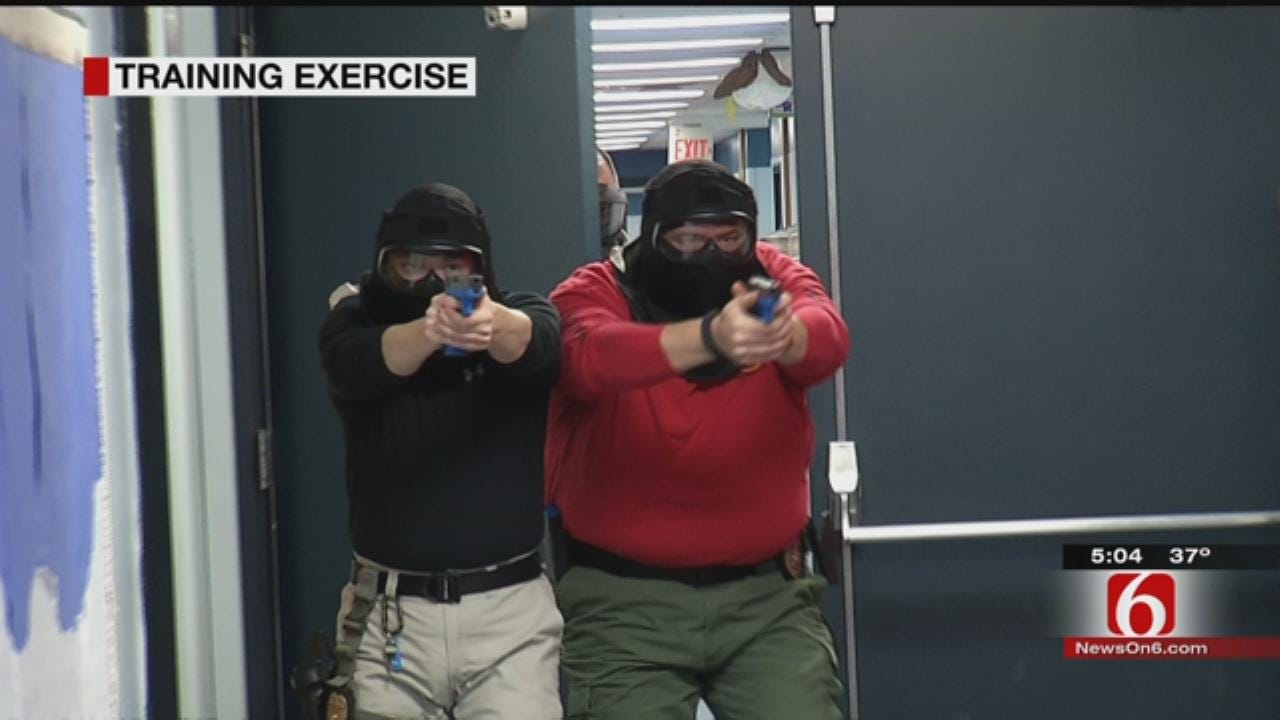 Mannford Officers Take Part In Active Shooter Training