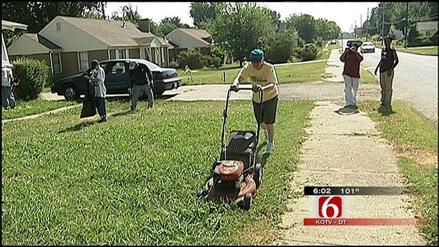 Tulsans Brave Heat To Help Those In Need