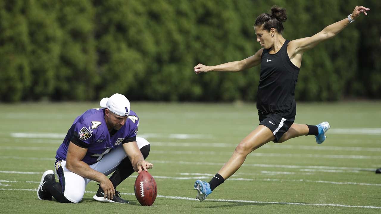 WATCH: U.S. Women's Soccer Star Carli Lloyd Drills A 55-Yard Field Goal At Eagles Practice