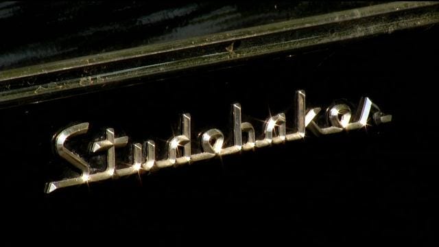 Oklahoma Studebaker Drivers Club Brings Early Gift To Tulsa Dads