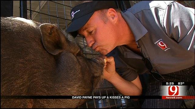 David Payne Kisses Pig For 'Food For Kids'
