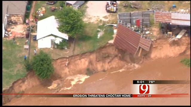 Choctaw Family Evacuates As Home Seeps Into Canadian River