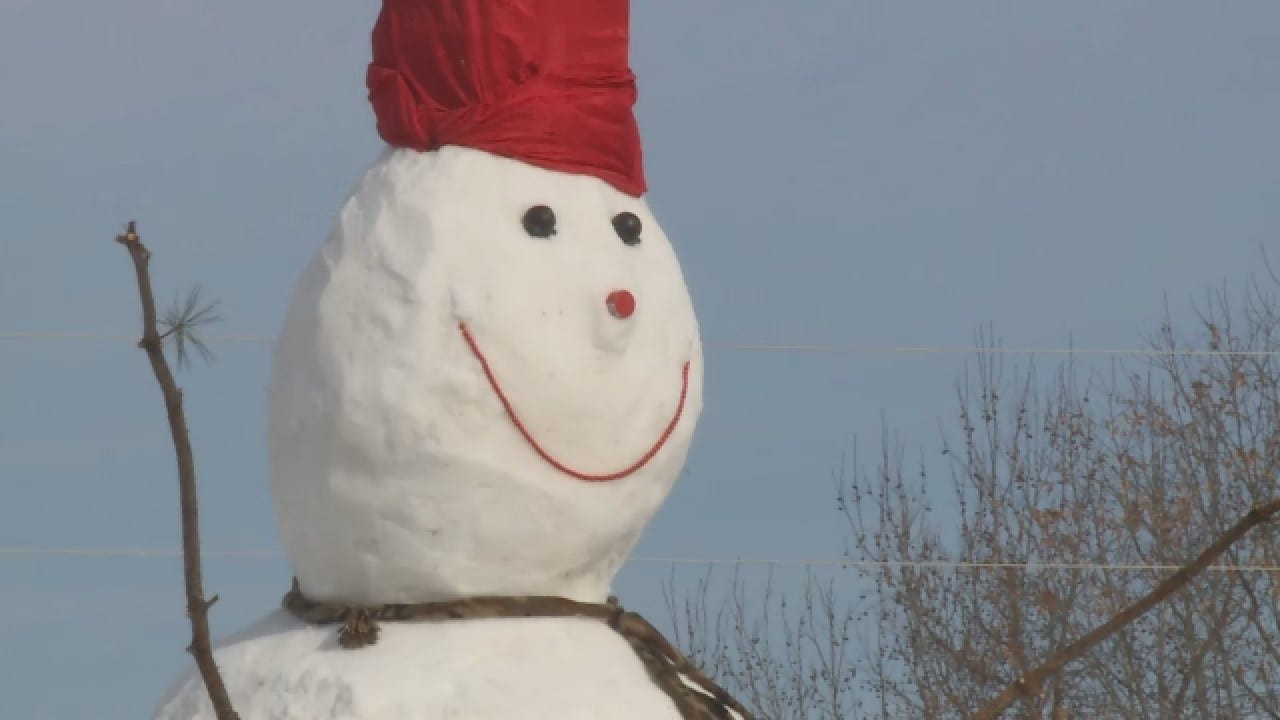 Family Builds 21 Foot Tall Snowman