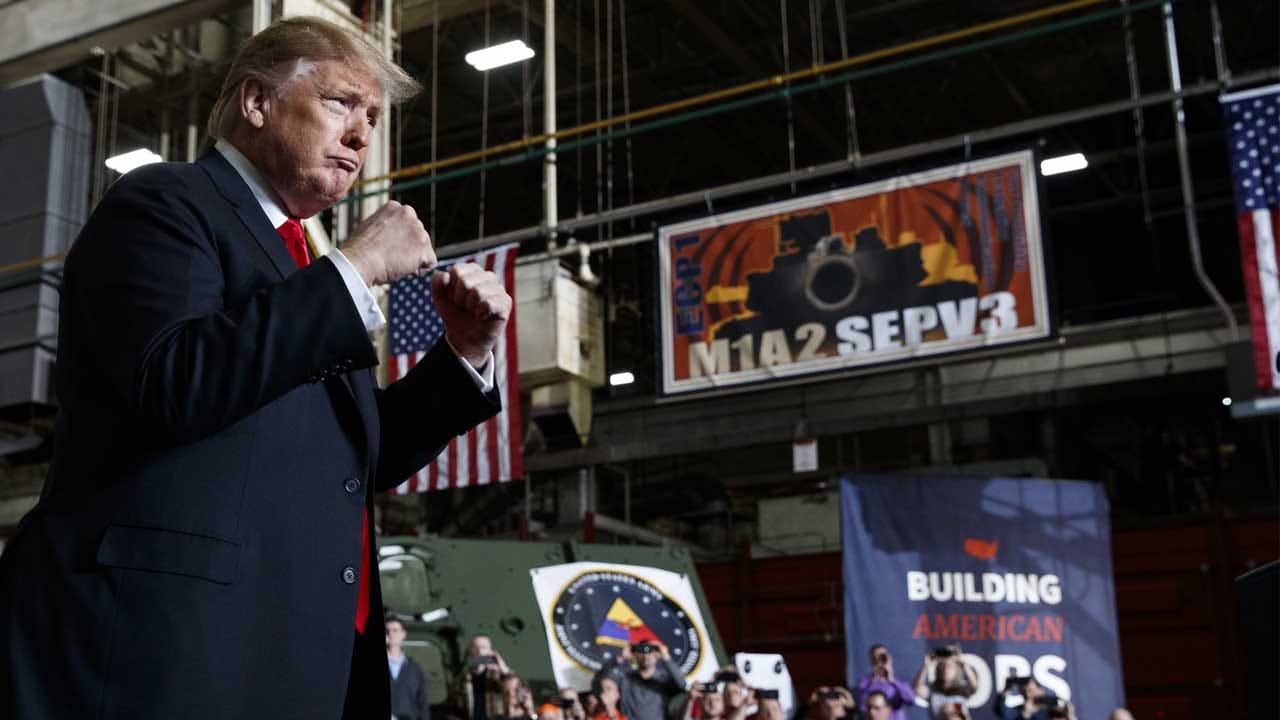 Trump Says Ohio Workers ‘Better Love Me,’ Renews McCain Feud
