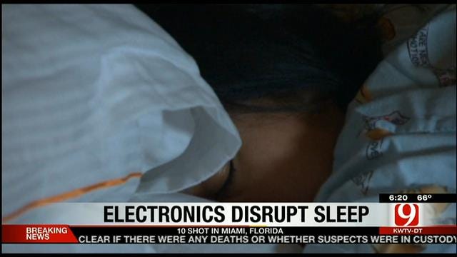 Doctors Suggest Turning Off Electronic Devices Before Sleep