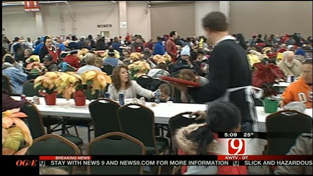 Thousands of Metro Families Attend Red Andrews Christmas Dinner