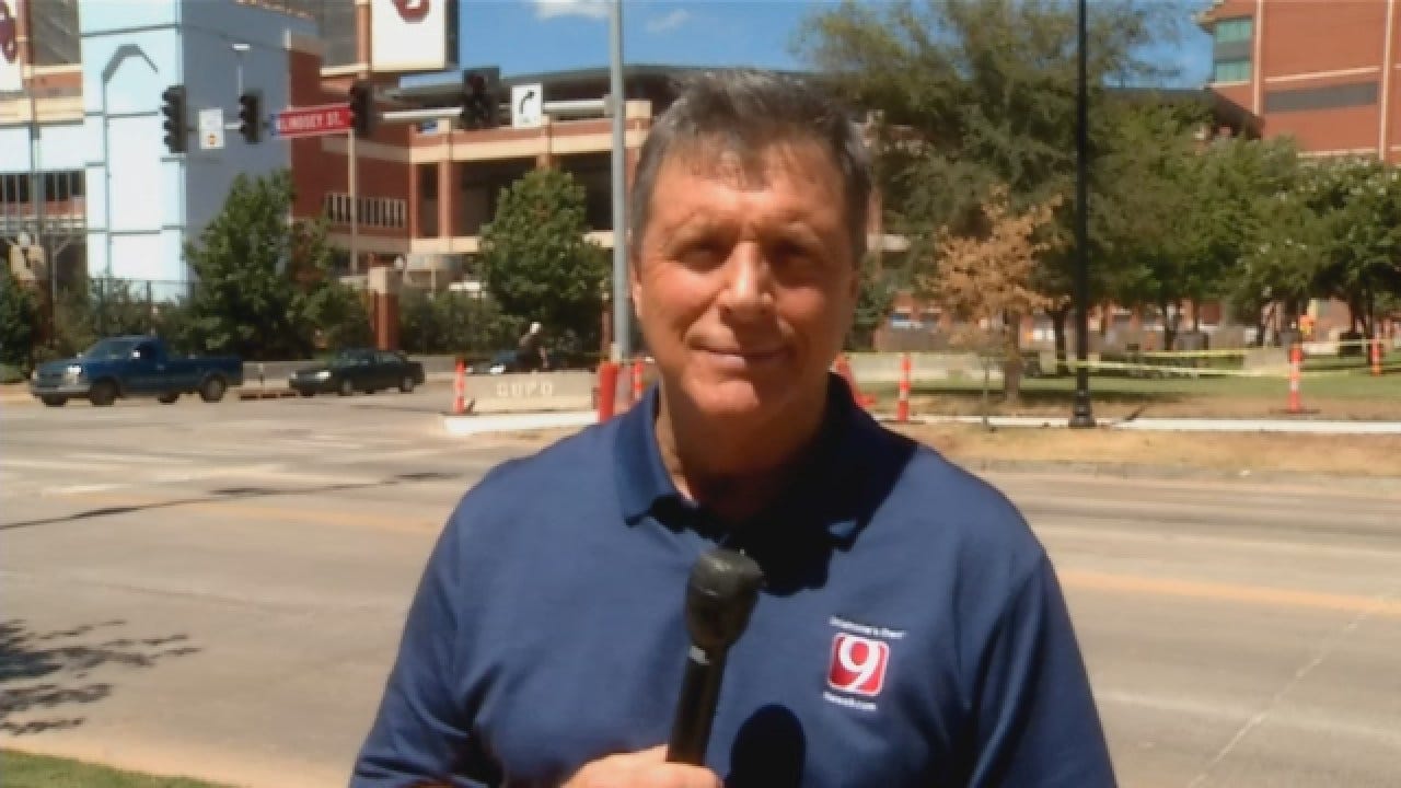 Dean Blevins Checks In From Bob Stoops' Weekly News Conference