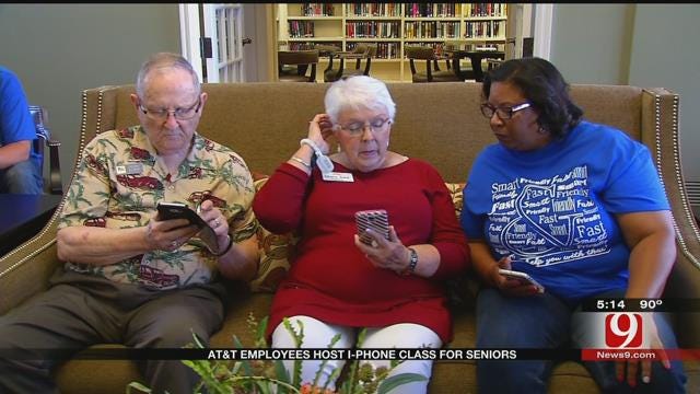OKC Retirement Community Residents Learn How To Use iPhones