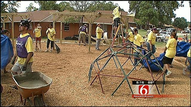 More Than 200 Volunteers Build Sand Springs Playground