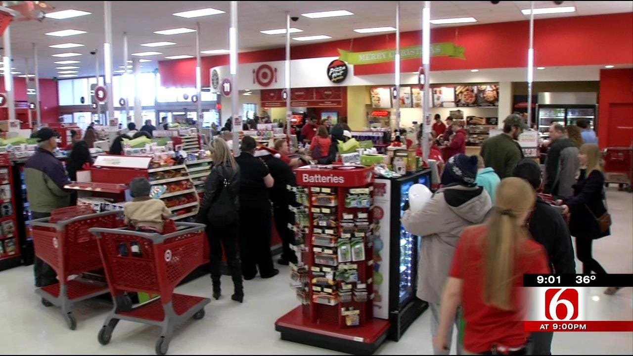 Last Minute Shoppers Take Over Christmas Eve