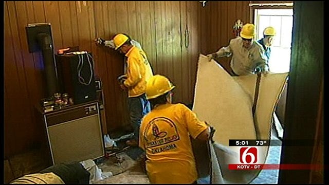 Missouri Flood Victims Clean Up With Help From Oklahoma Volunteers