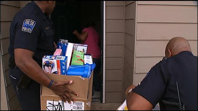 Tulsa Police Deliver Presents To Kids Santa May Have Missed