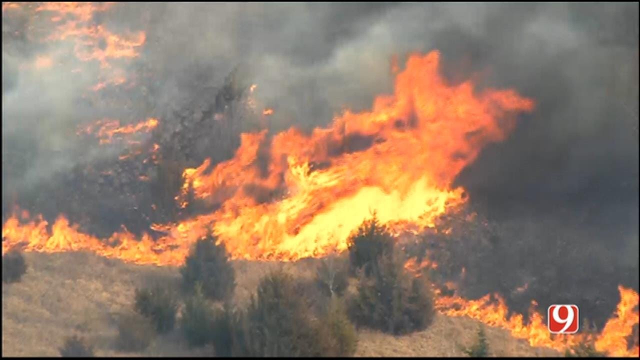 WEB EXTRA: Bob Mills SkyNews 9 HD Flies Over Wildfire In SE OKC