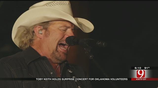 Toby Keith Holds Surprise Concert For Oklahoma Volunteers