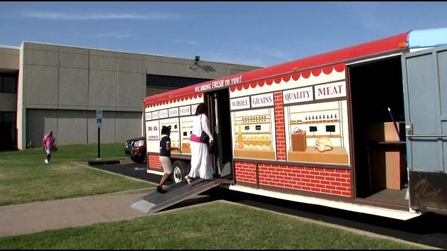 Mobile Grocery Store Offers Healthy Food To Tulsans Without Stores Nearby
